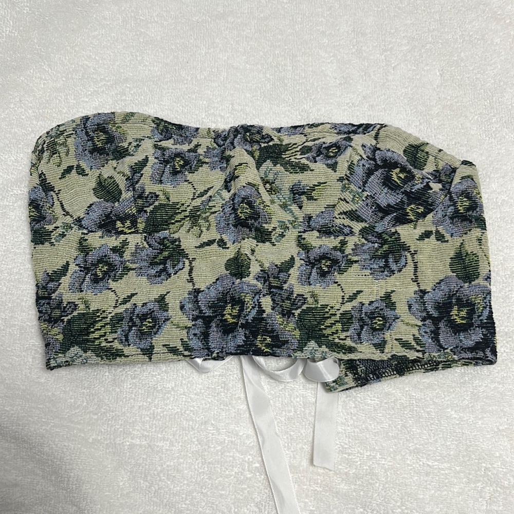Floral strapless crop top